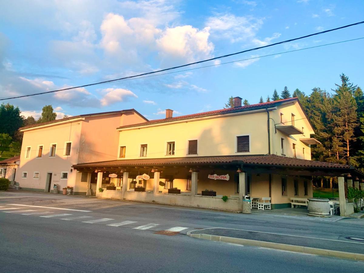 Gostisce Stari Grad Hotel Senozece Exterior foto